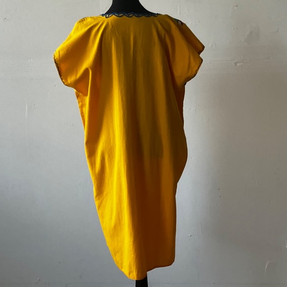 Vintage, yellow embroidered mumu - Picture 9 of 12